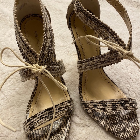 Pour La Victoire Shanna Cut pump sandal - Picture 5 of 6